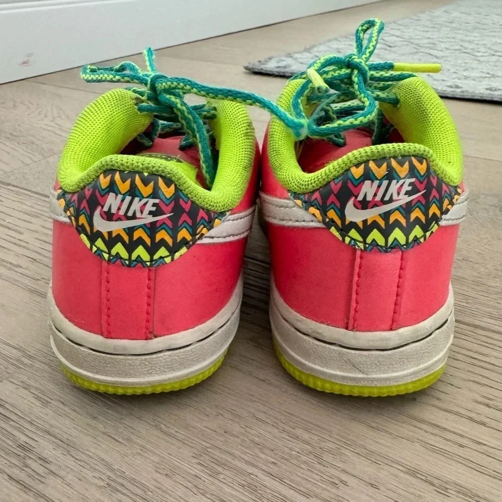 Kids Air Force 1 sneakers size 9